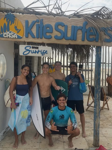 Entrada da Casa Kite Surfers, com a placa da escola